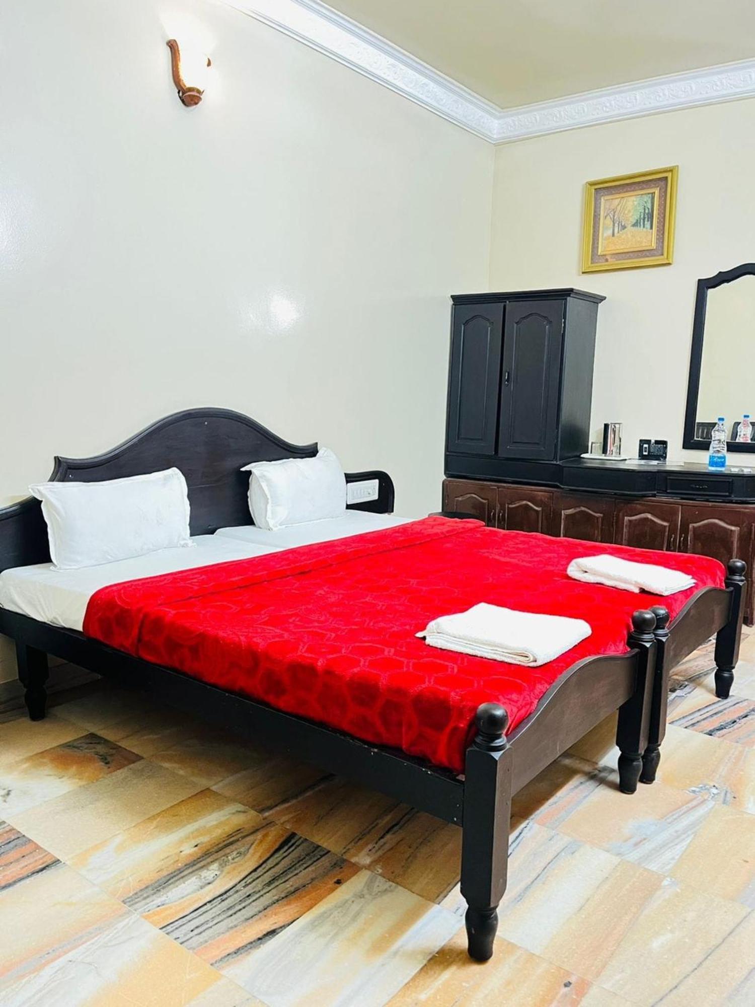 Hotel Hill Town Coorg มาดิเครี ภายนอก รูปภาพ